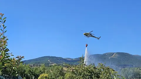 somoscomarca_240814_arcos_incendio_helicoptero