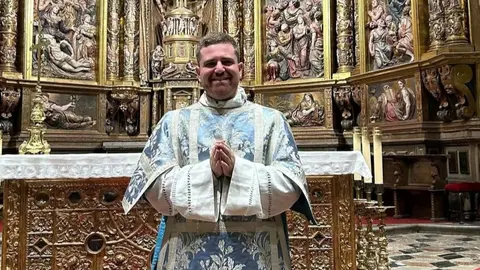 portada_gonzalovictoria_sacerdote