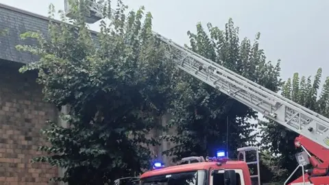 somoscomarca_obarco_pabelloncalabagueiros_bomberos