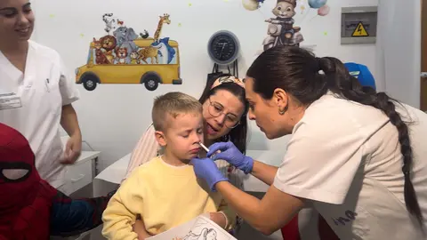 P_somoscomarca_241007_vacunacion_niño_pequeño