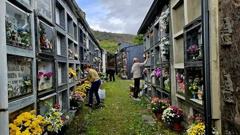 p_somoscomarca_20241031_carballeda_robledodedomiz_cementerio_todoslossantos