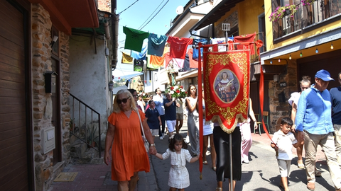 portada_somoscomarca_20250810_vilamartin_arcos_fiestas_procesionsanlorenzo (17)