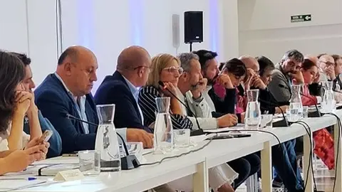 somoscomarca_20250902_santiago_reunion_incendios_rueda_alcaldes1281