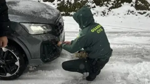 portadas_nevada:guardiacivil_cadenas