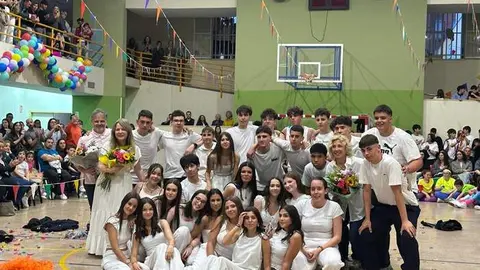 portadaexterior_somoscomarca_obarco_colegiodivinapastora_findecursograduacion (3)