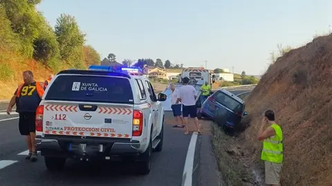 Accidente en la OU-533 a la altura de A Portela (Petín)