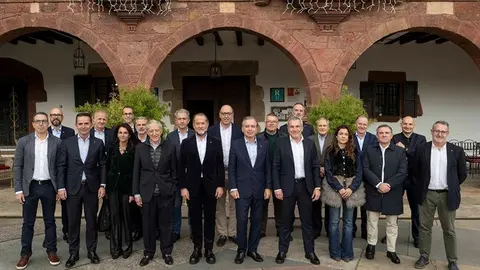 El presidente y el CEO de ABANCA mantienen un encuentro de trabajo con empresarios de Valdeorras