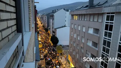 Cerca de 5.000 personas reclaman en O Barco una sanidad digna pese a la amenaza de lluvia
