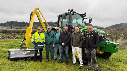 O Barco adquiere un nuevo tractor para reforzar la limpieza del rural