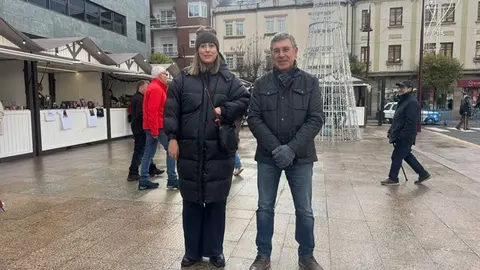 Casetas de madera, producto local y mucha actividad en el Mercado de Nadal de O Barco