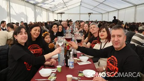 A Festa da Empanada de Costrelas reúne máis de 350 persoas na Rúa Vella