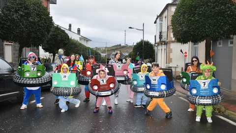 La lluvia acompaña, pero no frena, el Carnaval en Rubiá