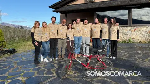 Una vieja bicicleta y once años de encuentros, los Corrolos vuelven a sus raíces