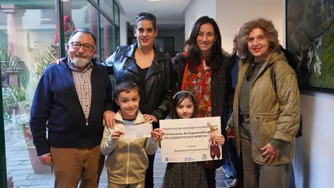 Los «espantallos» vuelven a vigilar las huertas de Valdeorras