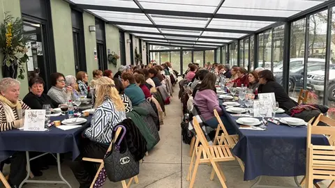 Las asociaciones de mujeres de Valdeorras se reúnen en A Veiga para conmemorar el 8M