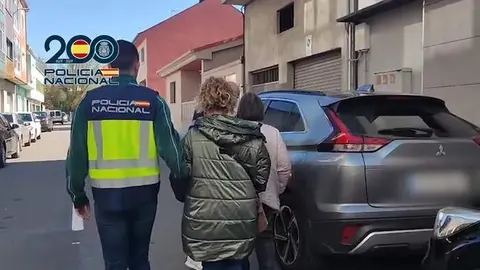 Tres detenidas por explotar a cuidadoras extranjeras en O Barco de Valdeorras: jornadas extenuantes y salarios por debajo del mínimo