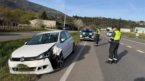 Herida la conductora de un vehículo al salirse de la vía en Arcos (Vilamartín)