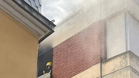 Incendio en una vivienda de O Barco moviliza a los servicios de emergencia