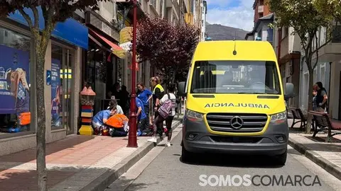 Un hombre se desploma en la terraza de un bar de O Barco y fallece tras un amplio operativo sanitario