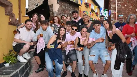 Quereño llena sus calles de música y gastronomía con el Viñotapeo