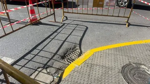 El riesgo de hundimiento obliga a cortar al tráfico pesado la carretera general en O Barco