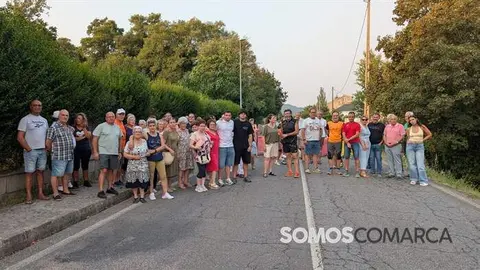 Que alguén nos diga algo»: os veciños de Arcos saen á rúa para pedir respostas sobre a ponte do Farelos