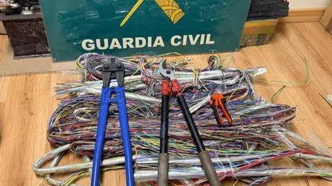 Detenidos tres hombres por robar 40 kilos de cable de cobre en Arcos