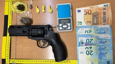 Detenido un joven de 18 años por presunto tráfico de drogas durante las Festas do Cristo