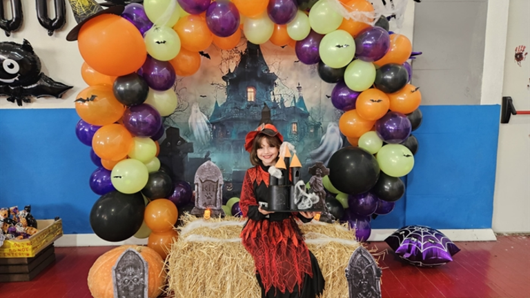 El CCA O Barco celebra un Samaín por partida doble y prepara proyectos que llevarán el comercio más lejos que nunca