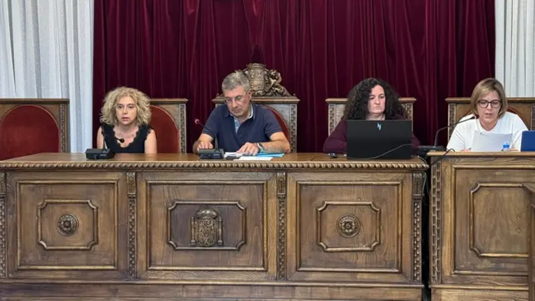 Aurentino Alonso confirma una reestructuración en el gobierno local con la entrada de María del Carmen Núñez