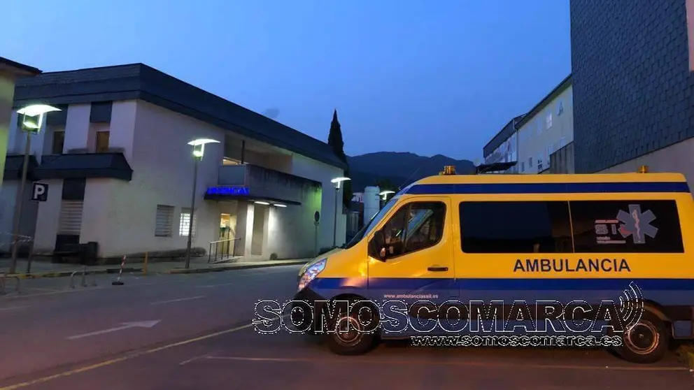 Ambulancia en Urgencias en el Hospital P&uacute;blico de O Barco