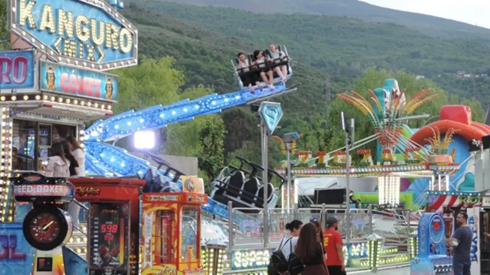 somoscomarca_fiestas_santarita_obarco_atraccionesdeferia_gentefiesta_canguro_2022_5_20