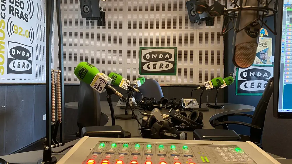 portada_
somoscomarca_mesaestudio_radiovaldeorras_estudio_2025