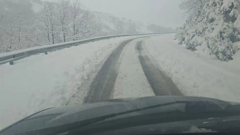 somoscomarca_pe&ntilde;atrevinca_ou122_nieve_casaio_cochejpeg (1)