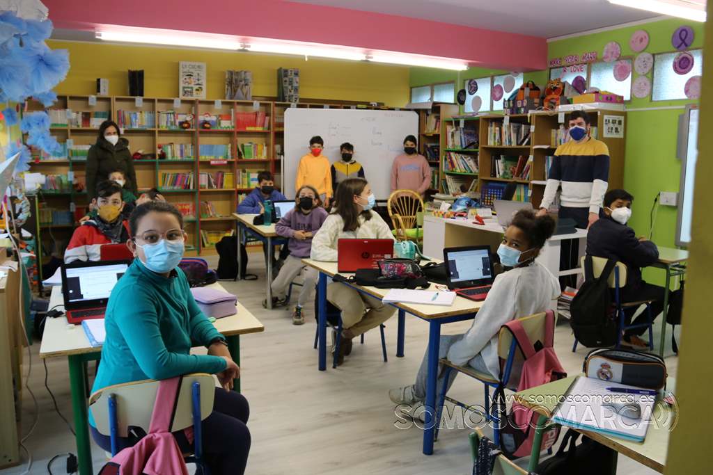 Somos Comarca en el colegio Virxe do Camiño de Rubiá haciendo Menuda Tropa (9)