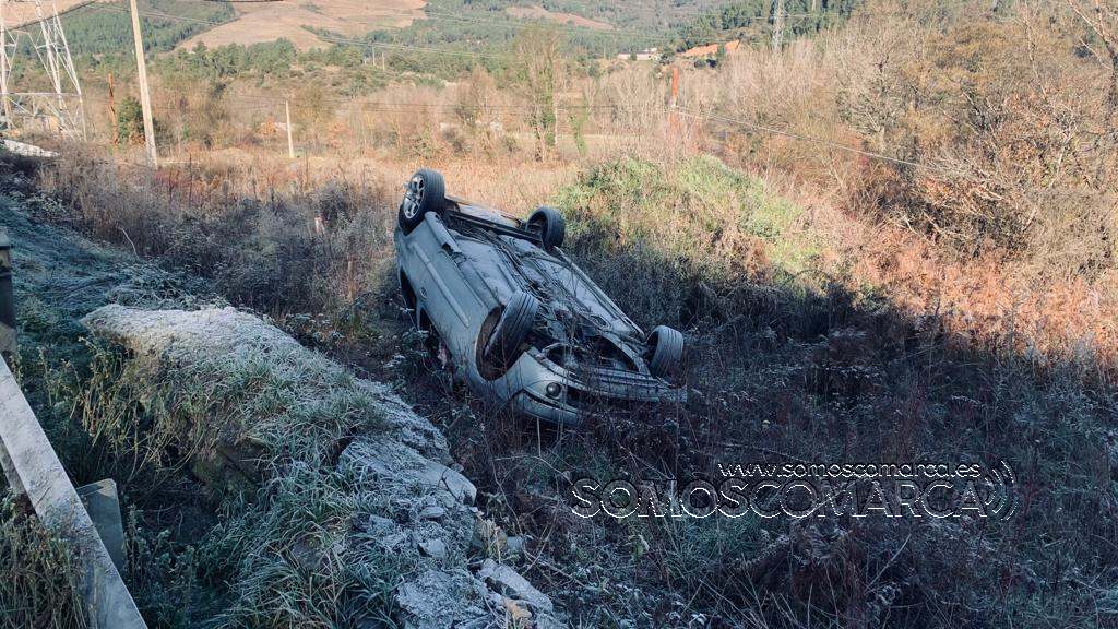 somoscomarca_sobradelo_suceso_accidente_vuelco_ou533_2022 (1)