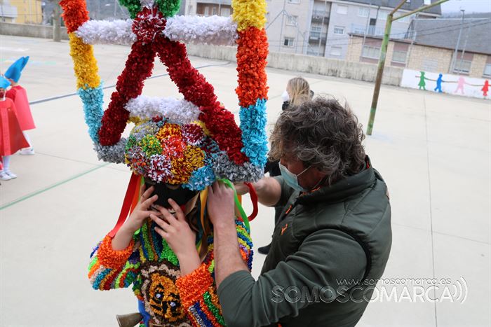 somoscomarca_vianadobolo_entroido_boteiro_Desfile de Entroido do colexio Bibei polas Rúas de Viana 2022 (22)