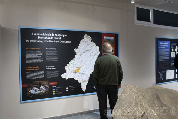 Mapa situados a la entrada del Museo geológico de Quiroga
