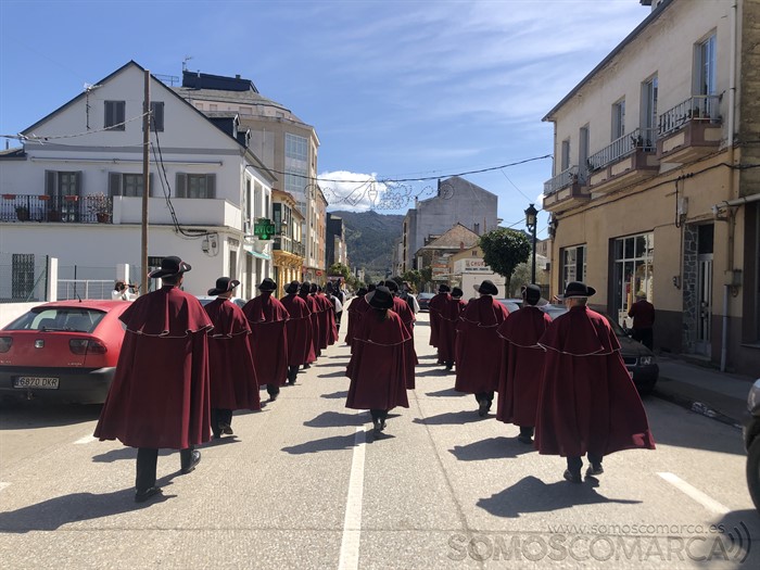 Desfile de la cofradia del vino de Quiroga el 9 de abril de 2022 1