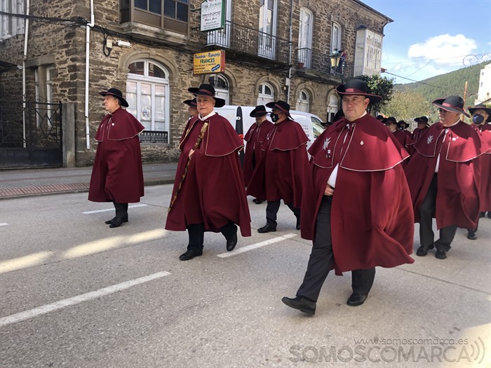 Desfile de la cofradia del vino de Quiroga el 9 de abril de 2022