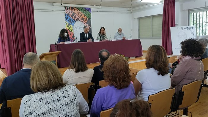 Exposición de Florencio Delgado Gurriarán no IES Cosme López da Rúa (6)