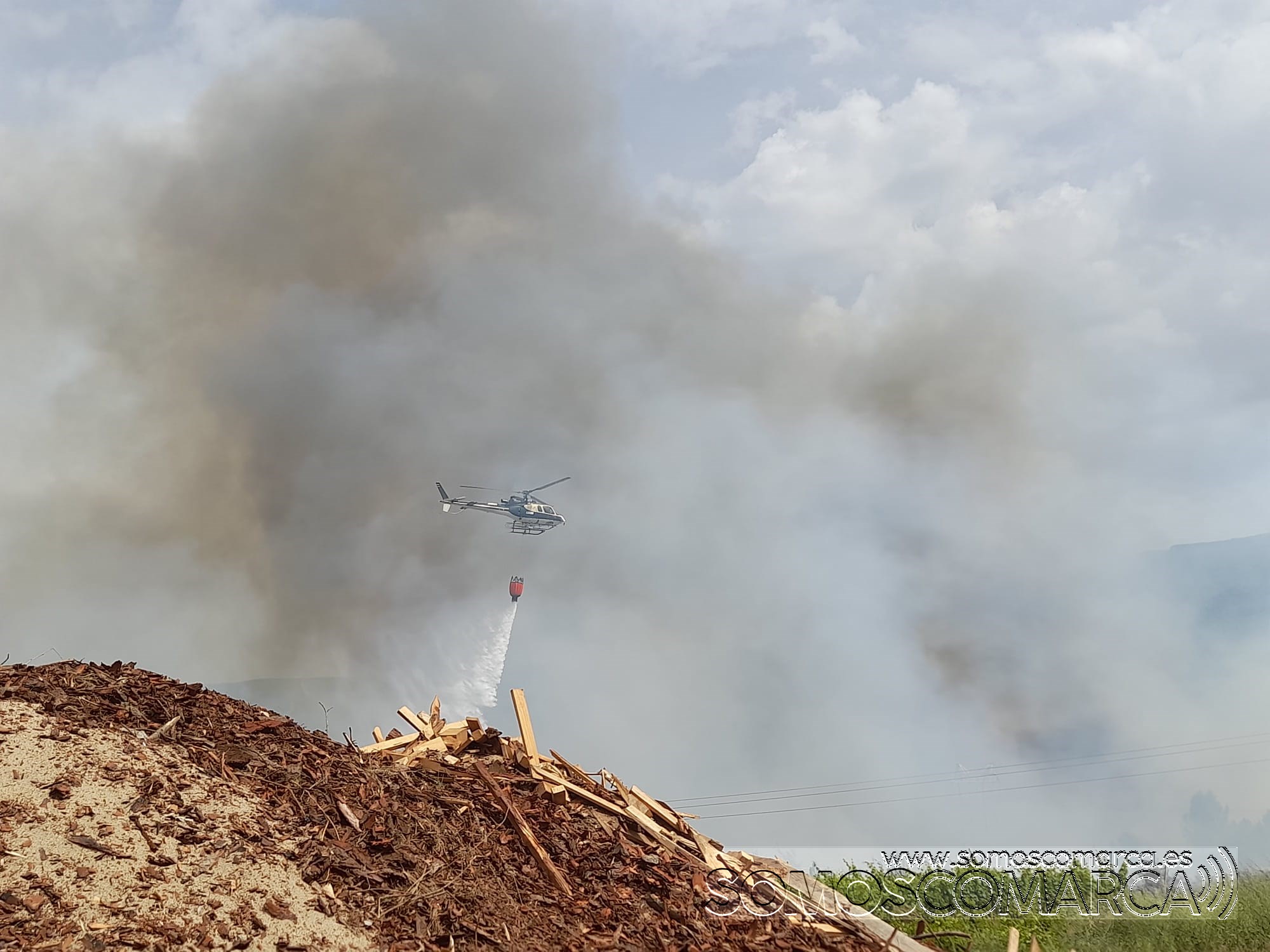 somoscomarca_helicoptero_fuego_madera_2022-06-16