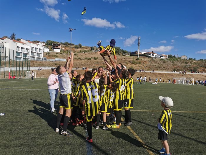 As escolas do Trives participan no torneo internacional Crescer Jogando de Braganza (2)