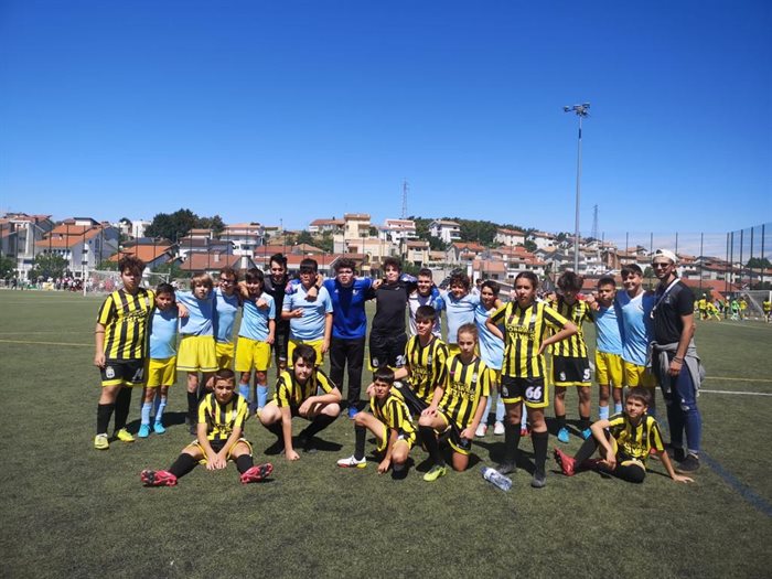 As escolas do Trives participan no torneo internacional Crescer Jogando de Braganza (3)