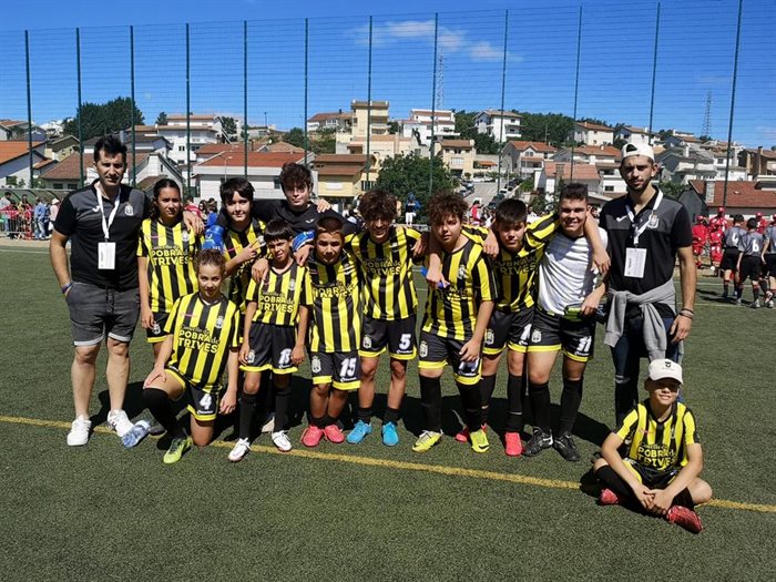 As escolas do Trives participan no torneo internacional Crescer Jogando de Braganza (5)