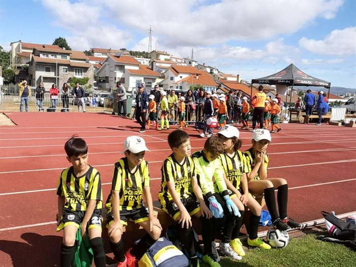 As escolas do Trives participan no torneo internacional Crescer Jogando de Braganza (7)