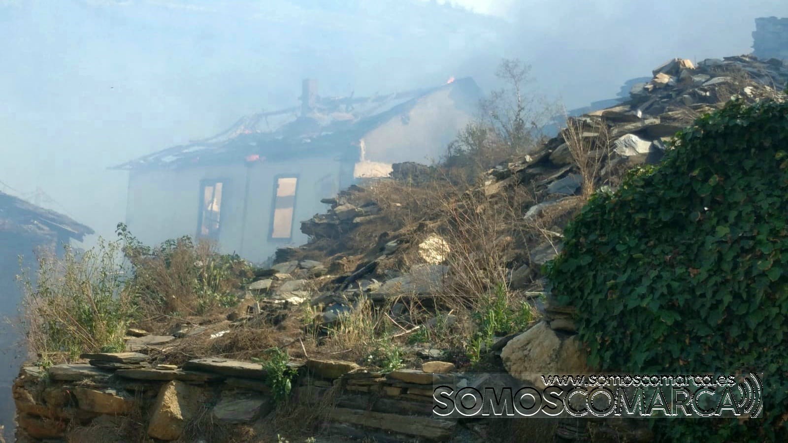 somoscomarca_fuego_incendio_Santigoso_carretera_2022-07-17 (1)