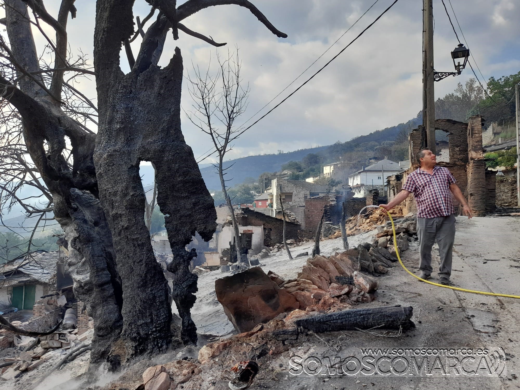 somoscomarca_fuego_robledoCarballeda_bascois_casasquemadas_2022-07-19 (6)