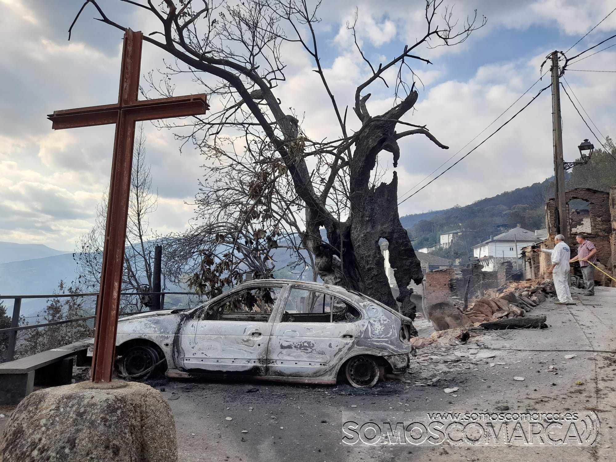 somoscomarca_fuego_robledoCarballeda_bascois_casasquemadas_2022-07-19 (29)