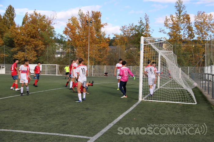 Fútbol base. Primer partido de los cadetes del CD Barco (3)